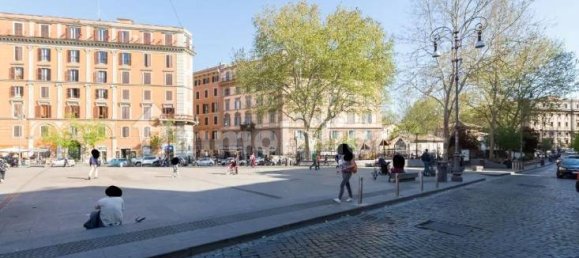 4 rooms Commercial property in Rome, Italy No. 292167 11