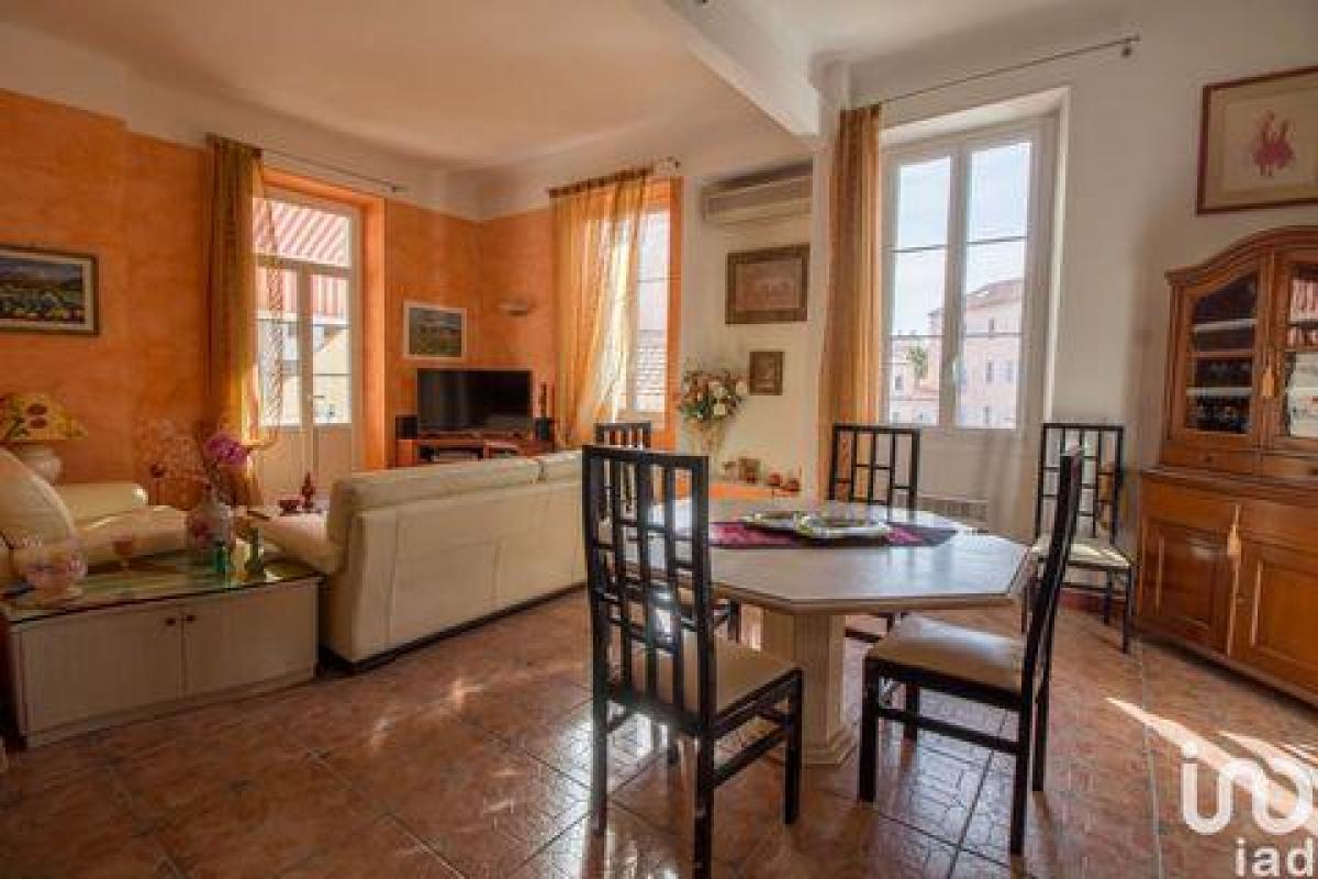 3 bedrooms Condo in Hyeres, France No. 13357