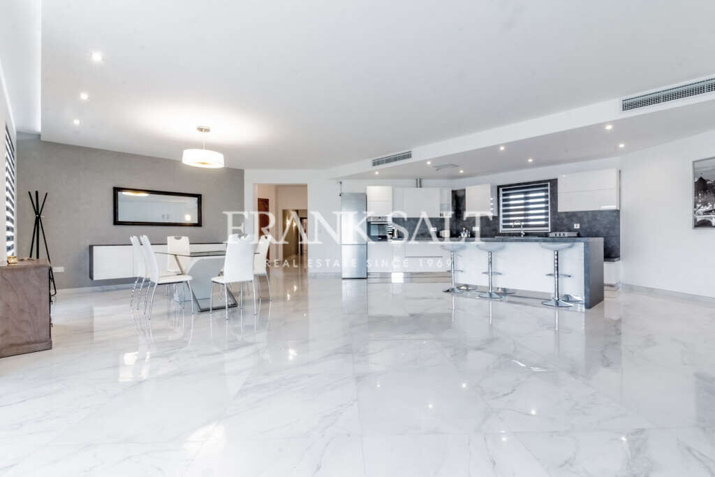 Квартира с 3 спальнями в Та-Шбиш, Мальта № 3851