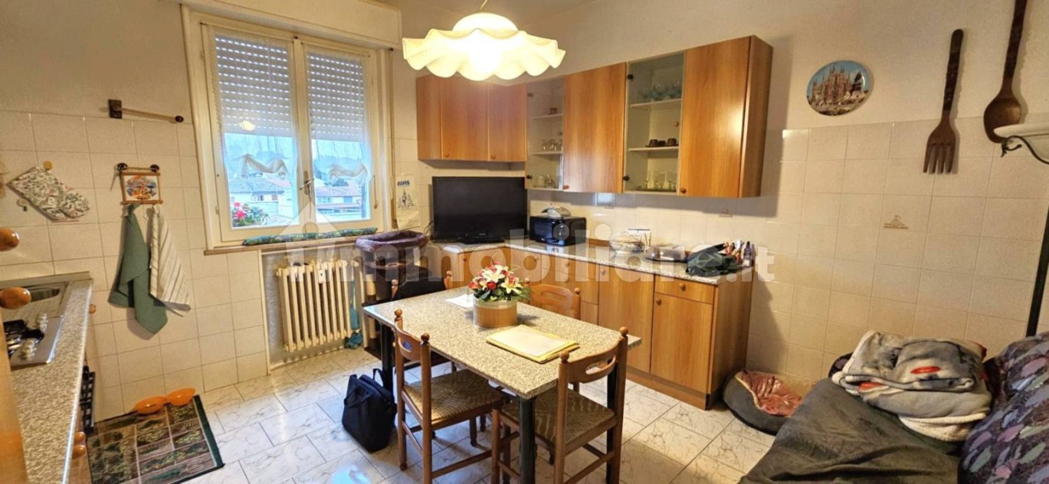 3 bedrooms Apartment in Parma, Italy No. 77737