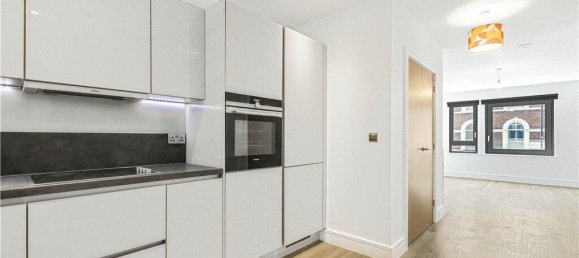 2 bedrooms Apartment in London, United Kingdom No. 8690 3