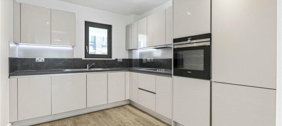 2 bedrooms Apartment in London, United Kingdom No. 8690 7