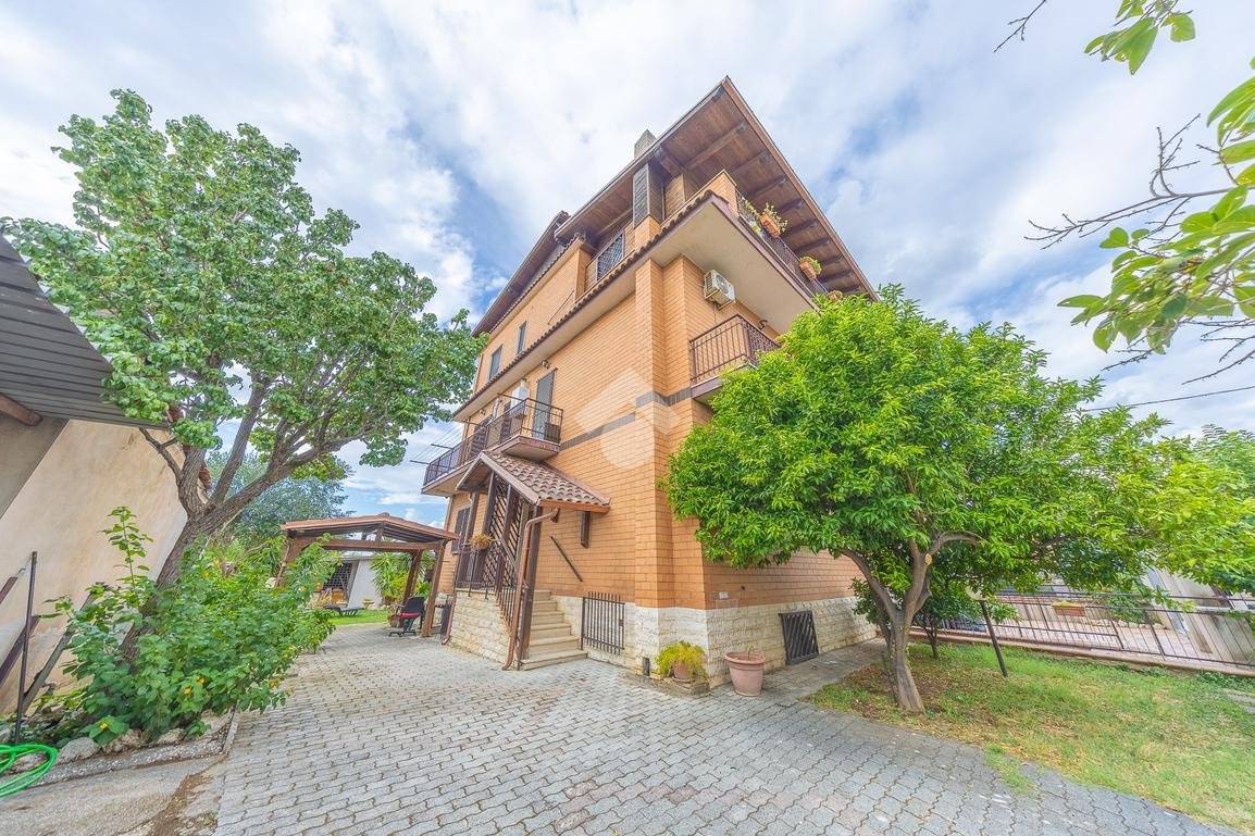 3 bedrooms Apartment in Rome, Italy No. 287398