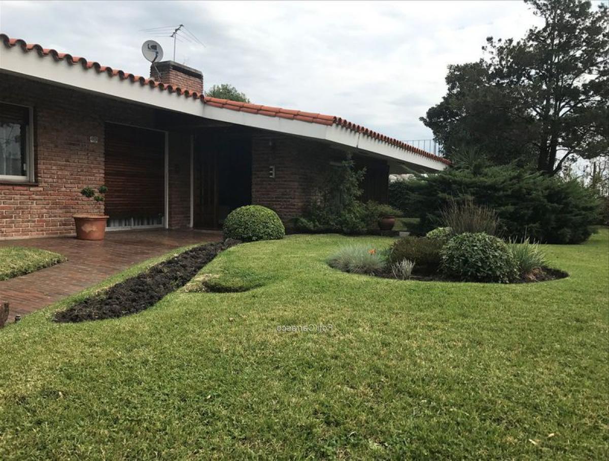 5 bedrooms House in Montevideo, Uruguay No. 3249