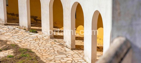 365m² Commercial property in Quarteira, Portugal No. 64195 20