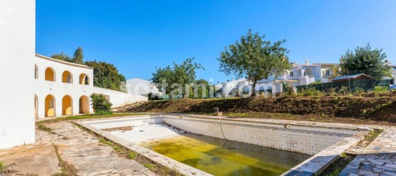365m² Commercial property in Quarteira, Portugal No. 64195 13