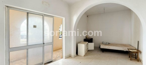 365m² Commercial property in Quarteira, Portugal No. 64195 36