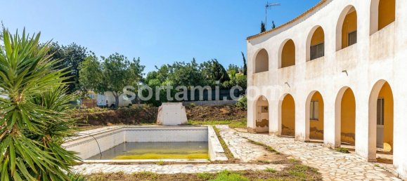 365m² Commercial property in Quarteira, Portugal No. 64195 15