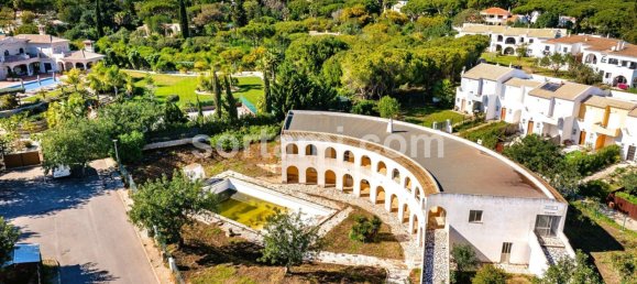 365m² Commercial property in Quarteira, Portugal No. 64195 8