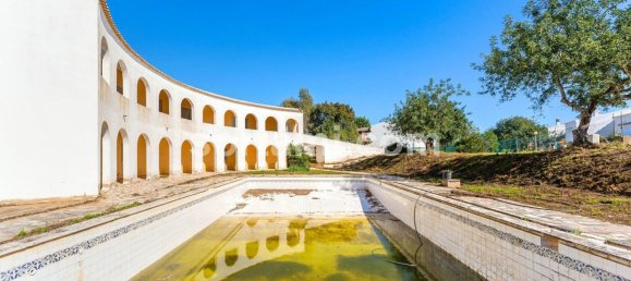 365m² Commercial property in Quarteira, Portugal No. 64195 12