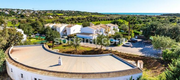 365m² Commercial property in Quarteira, Portugal No. 64195 3