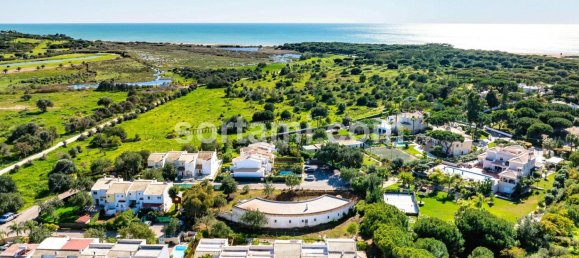 365m² Commercial property in Quarteira, Portugal No. 64195 40