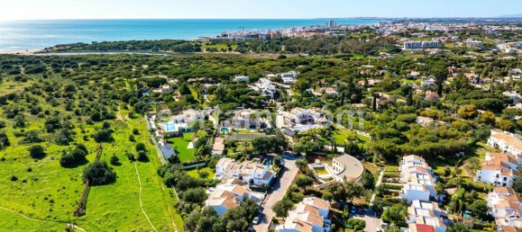 365m² Commercial property in Quarteira, Portugal No. 64195 42