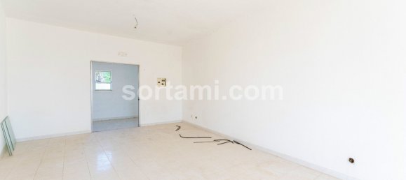 365m² Commercial property in Quarteira, Portugal No. 64195 32