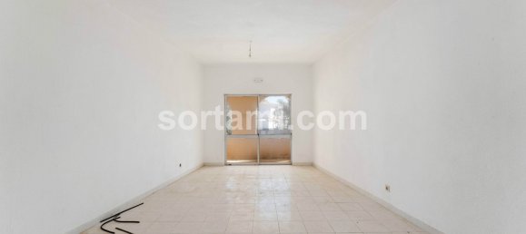 365m² Commercial property in Quarteira, Portugal No. 64195 31