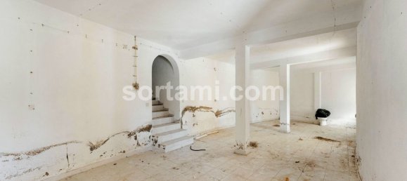 365m² Commercial property in Quarteira, Portugal No. 64195 37