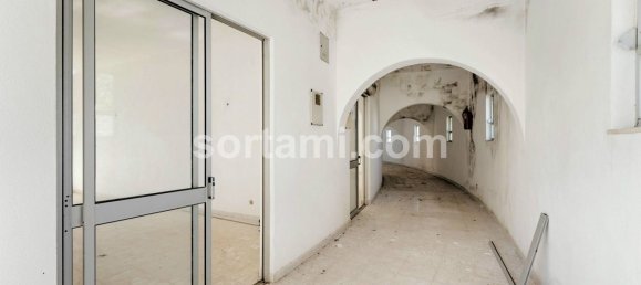 365m² Commercial property in Quarteira, Portugal No. 64195 25