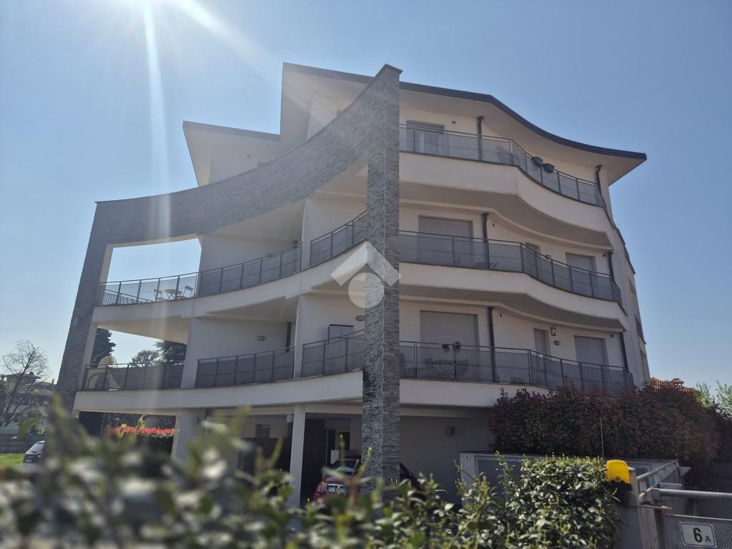 Apartamento de 2 dormitorios en Giussano, Italy No. 73694
