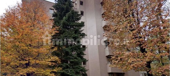 3 bedrooms Apartment in Monza, Italy No. 281695 2