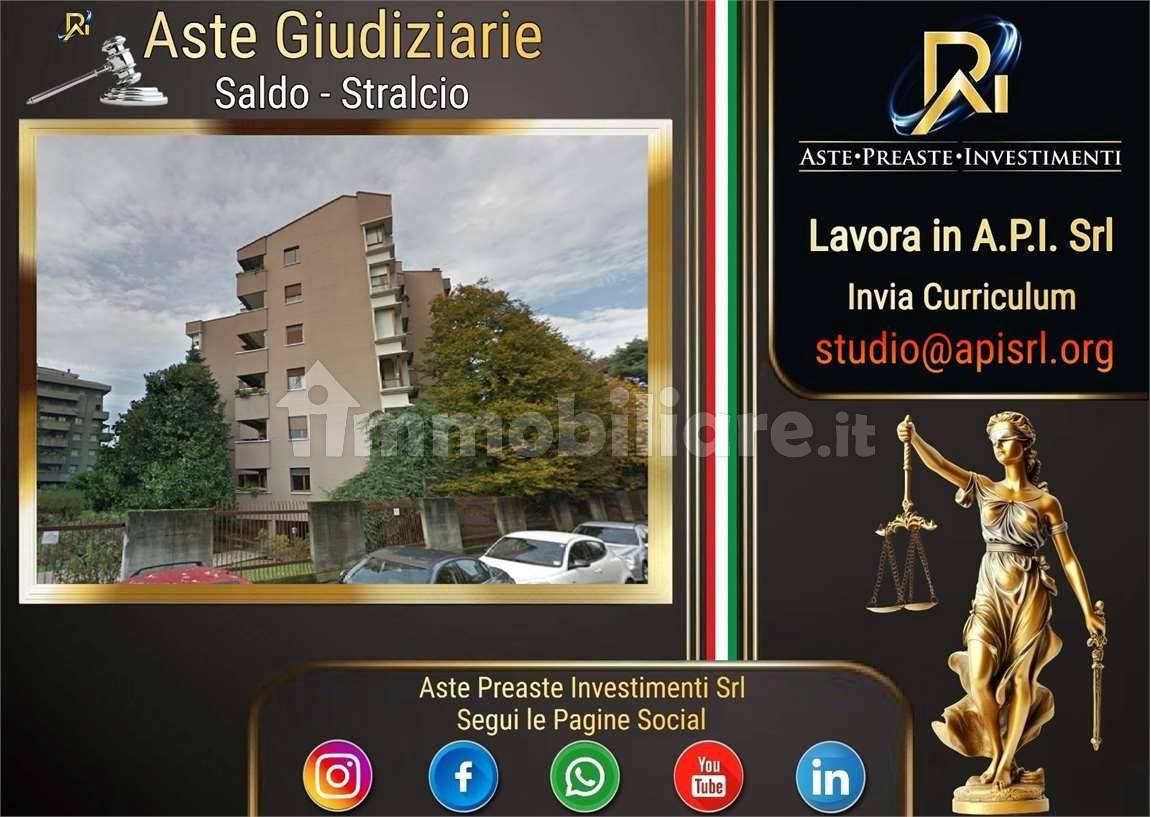 3 bedrooms Apartment in Monza, Italy No. 281695