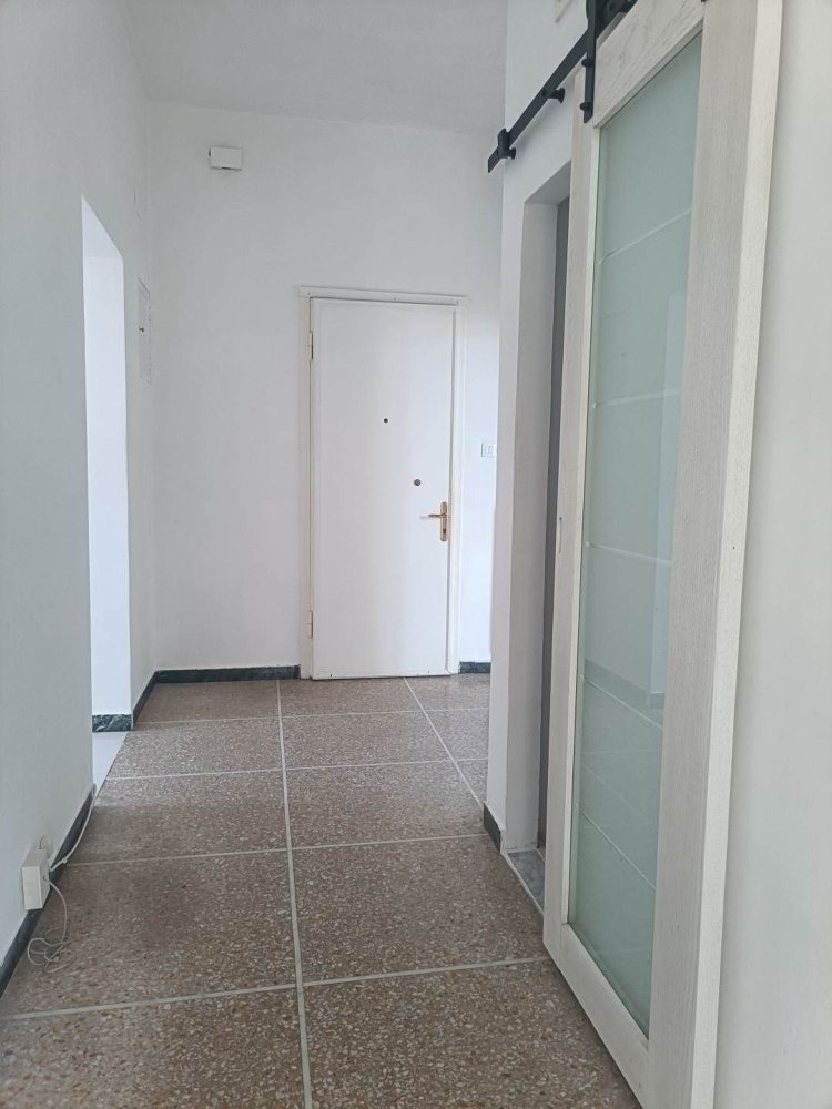 5 bedrooms Apartment in Livorno, Italy No. 329837