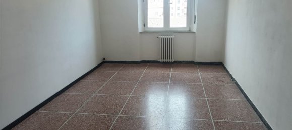 5 bedrooms Apartment in Livorno, Italy No. 329837 3