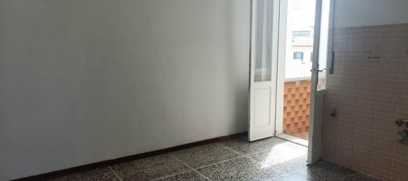 5 bedrooms Apartment in Livorno, Italy No. 329837 2