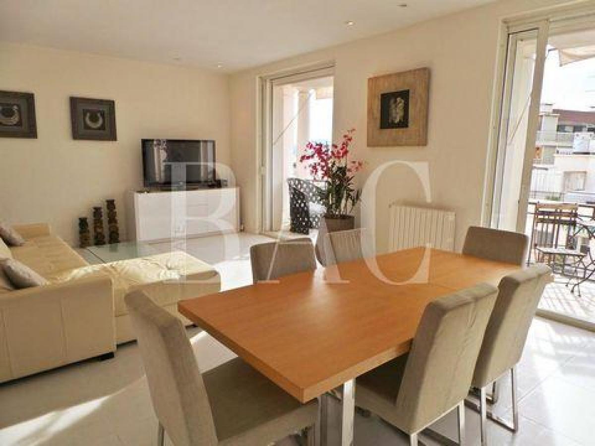 2 bedrooms Condo in Cannes, France No. 5484