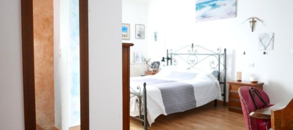 3 bedrooms House in Ravenna, Italy No. 333596 4