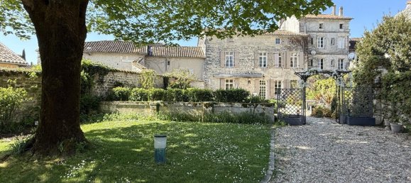 4 bedrooms Castles in Charente, France No. 325679 2