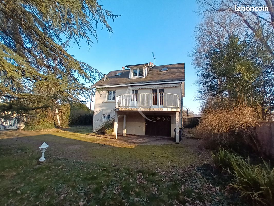 Casa de 3 dormitorios en Blois, France No. 159425