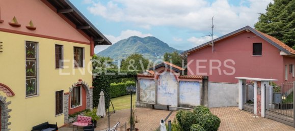 5 bedrooms Villa in Cunardo, Italy No. 102292 4