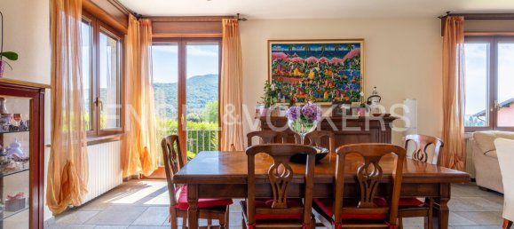 5 bedrooms Villa in Cunardo, Italy No. 102292 9