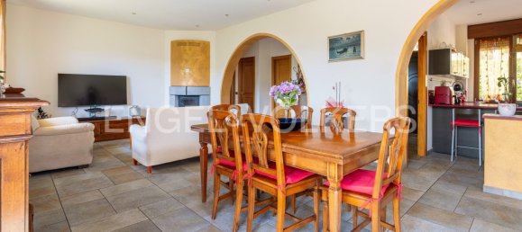 5 bedrooms Villa in Cunardo, Italy No. 102292 8