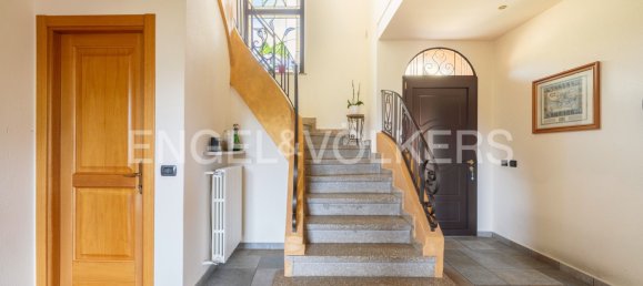 5 bedrooms Villa in Cunardo, Italy No. 102292 11