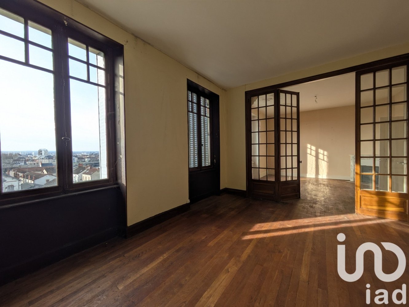 Bâtiment à Montluçon, France 420m² No. 43253