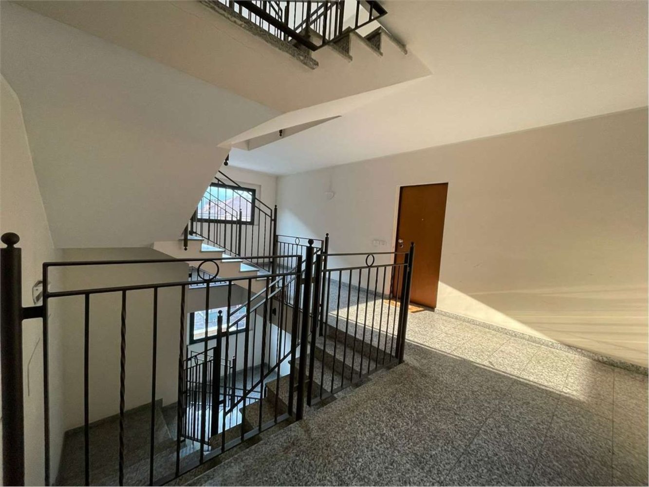 Estudio en Como, Italy No. 120659