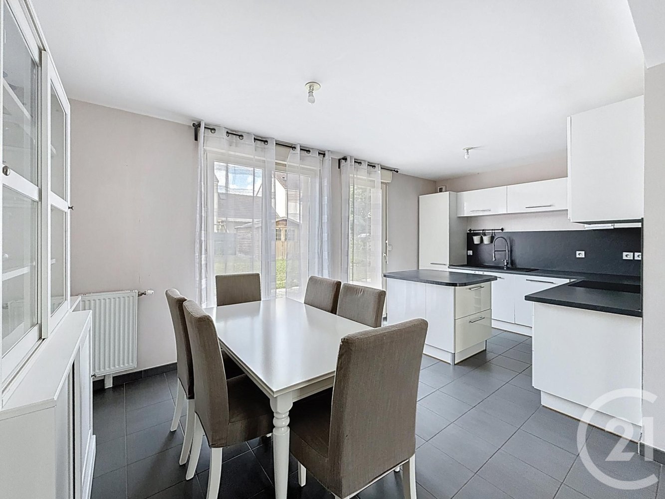 Дом с 4 спальнями в Шевиньи-Сен-Совёр, Франция № 283929