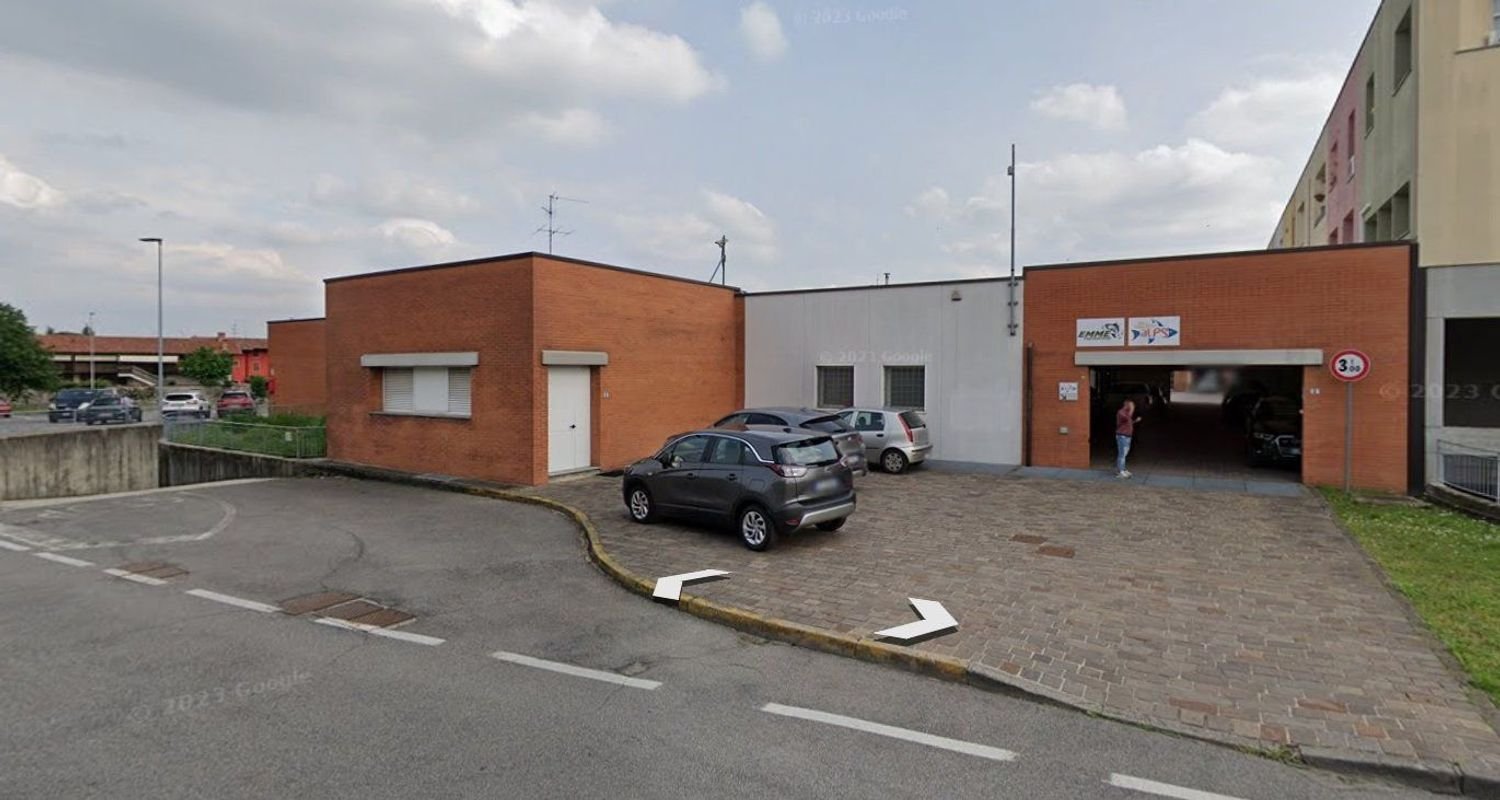 282m² Commercial property in Grassobbio, Italy No. 393092