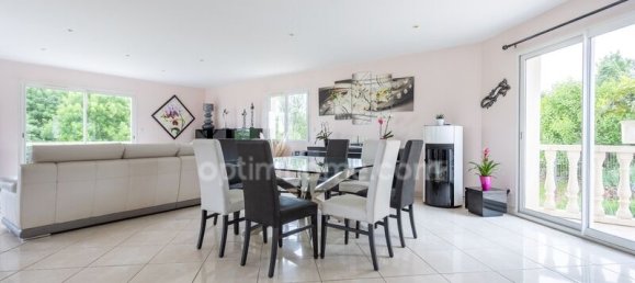 5 bedrooms Villa in Creuzier-le-Vieux, France No. 332044 4