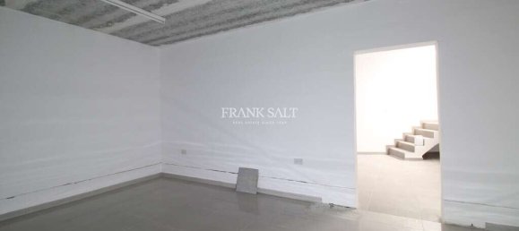 Oficina en Paola, Malta 100 m² No. 12708 12