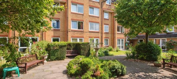 2 bedrooms House in Watford, United Kingdom No. 6164 5