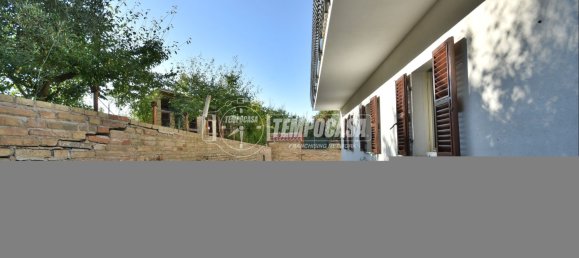 4 Schlafzimmer Haus in Osimo, Italy, Nr. 286538 7