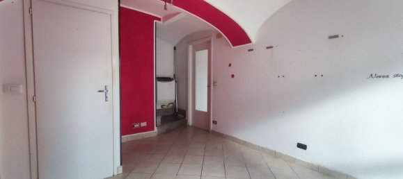 4 rooms House in Ivrea, Italy No. 11233 7