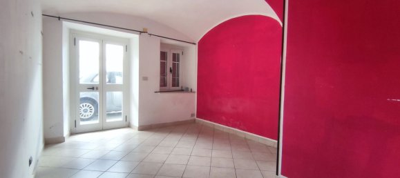 4 rooms House in Ivrea, Italy No. 11233 9