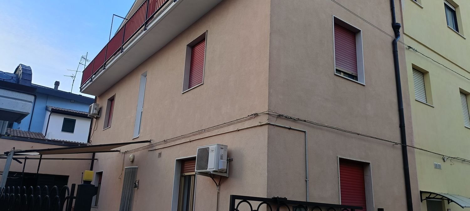 Casa de 5 divisões em San Salvo, Italy N.º 260540