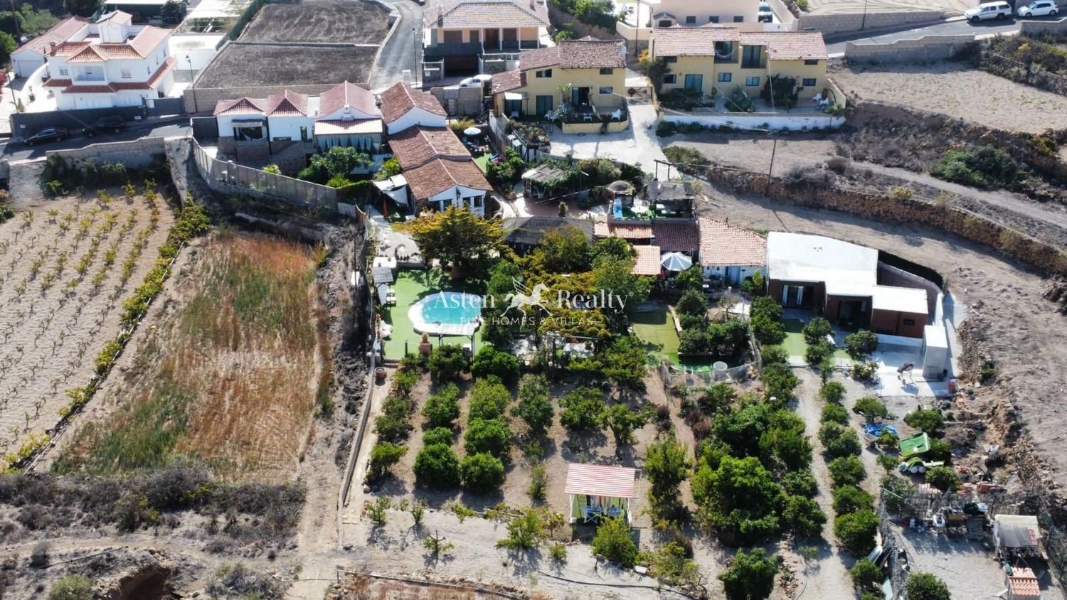 553m² Building in San Miguel de Abona, Spain No. 27681