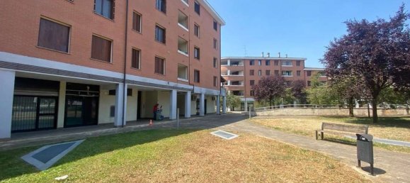2 rooms Apartment in Concorezzo, Italy No. 277942 4