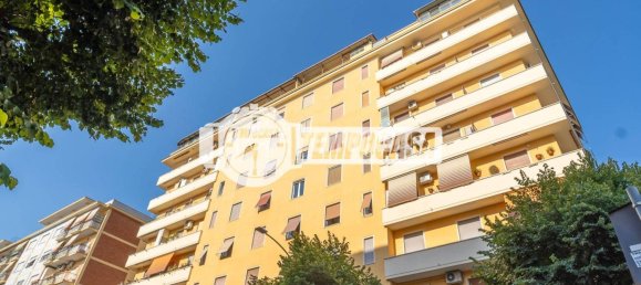 2 bedrooms Apartment in Rome, Italy No. 306207 9