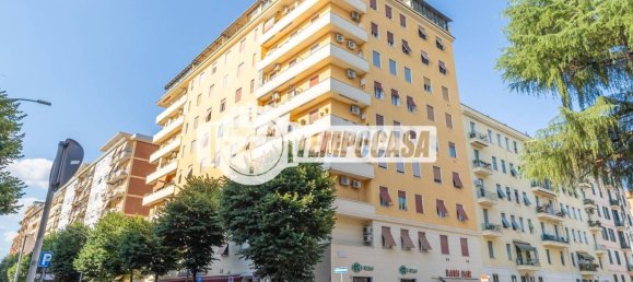 2 bedrooms Apartment in Rome, Italy No. 306207 10